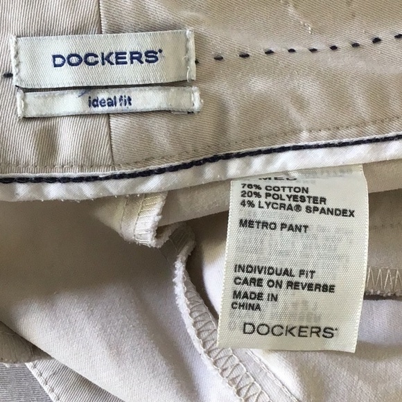 Dockers’ ideal fit Metro Pant. Khaki straight leg size 6 medium . - Picture 5 of 6